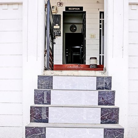 Hotel O White Palace Hotel Rajkot Exterior foto